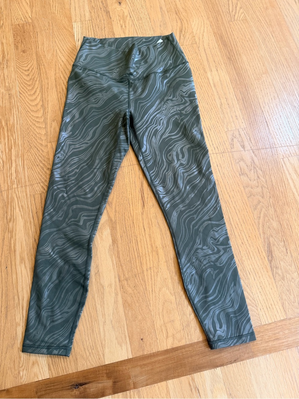 Ladies Size XS "Fabletics" Olive Green Swirl-Print Leggings GUC